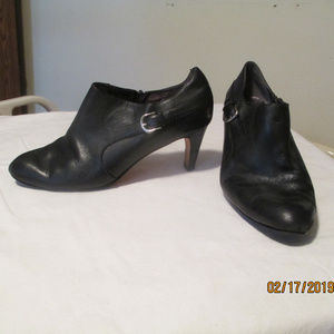 Cole Hann Nike Black leather heeled booties 8.5b